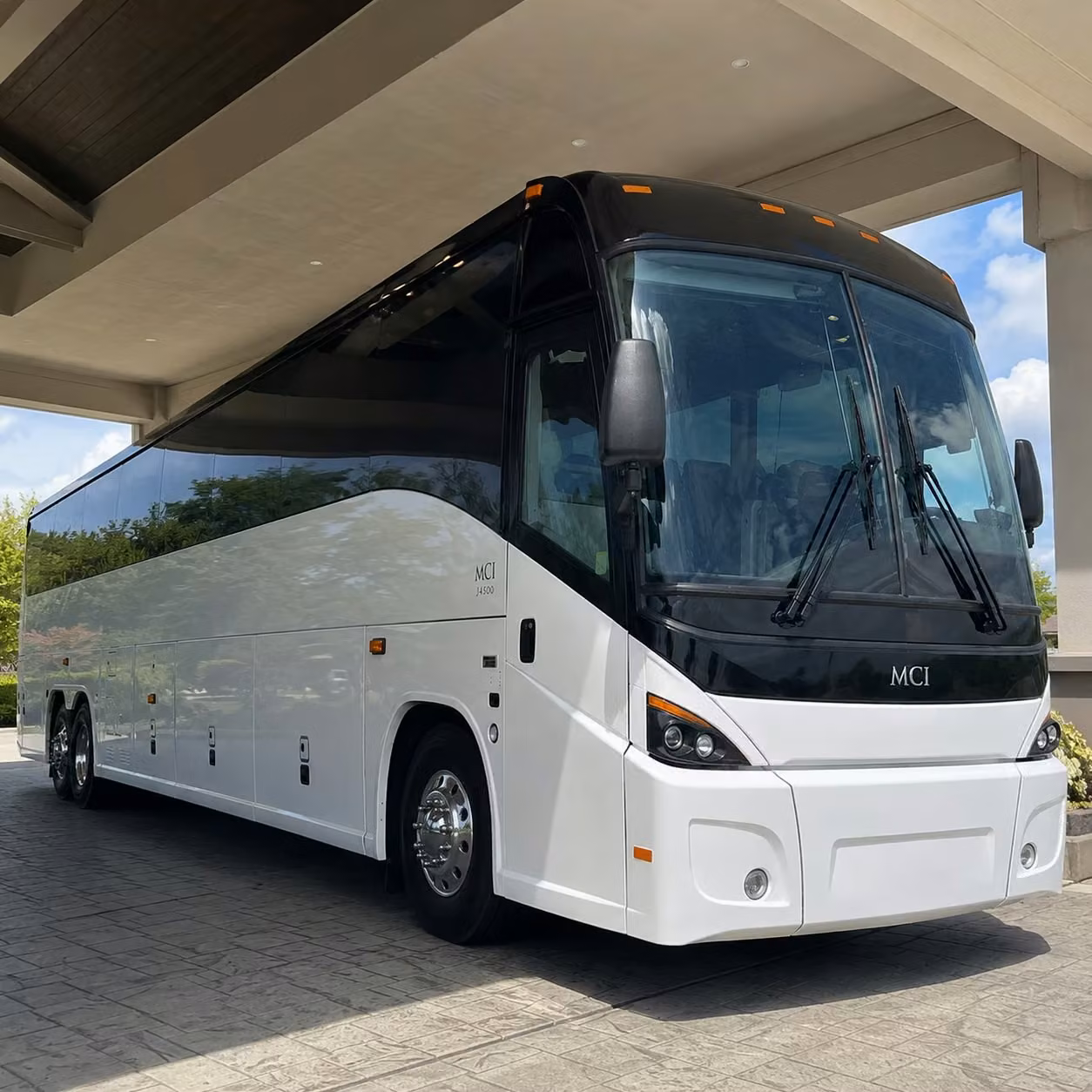 bringing corporate groups conference attendees and traveling teams to austin area airports
